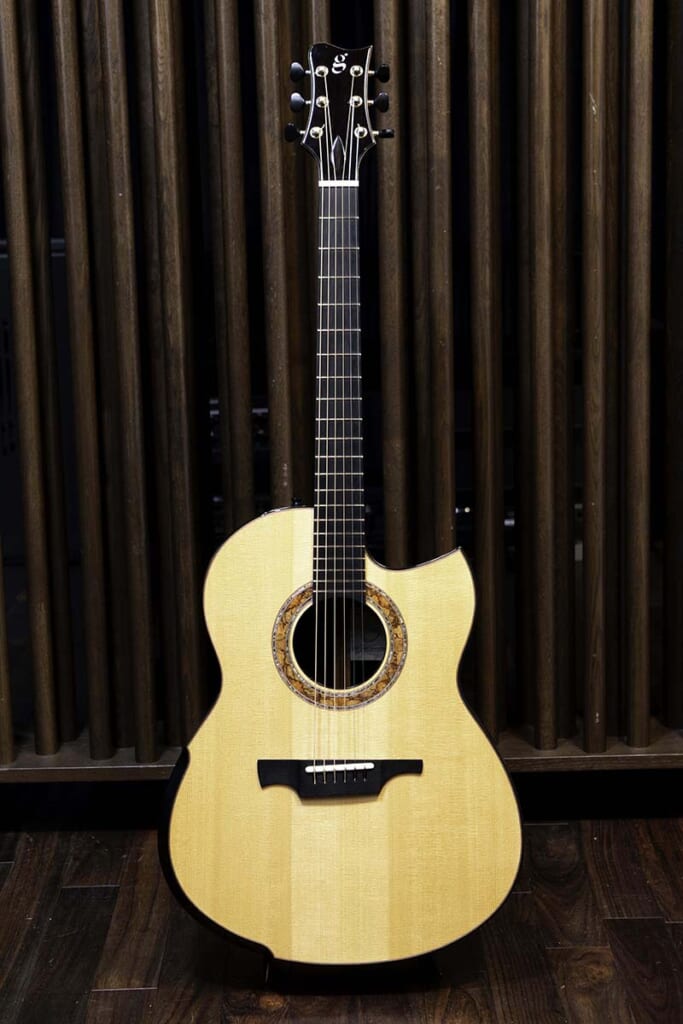 Greenfield Guitars G2（フロント）