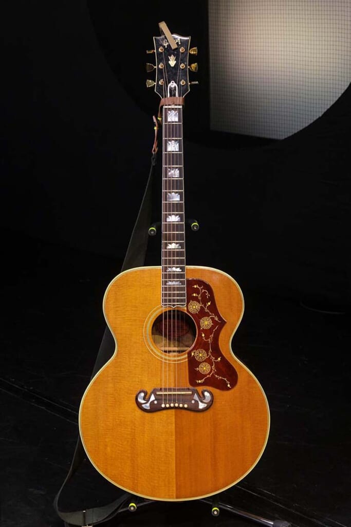 Gibson／J-200N（前面）