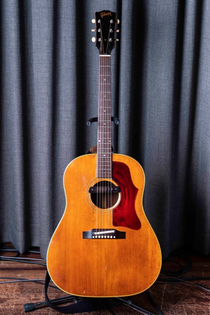 Gibson／J-50（前面）