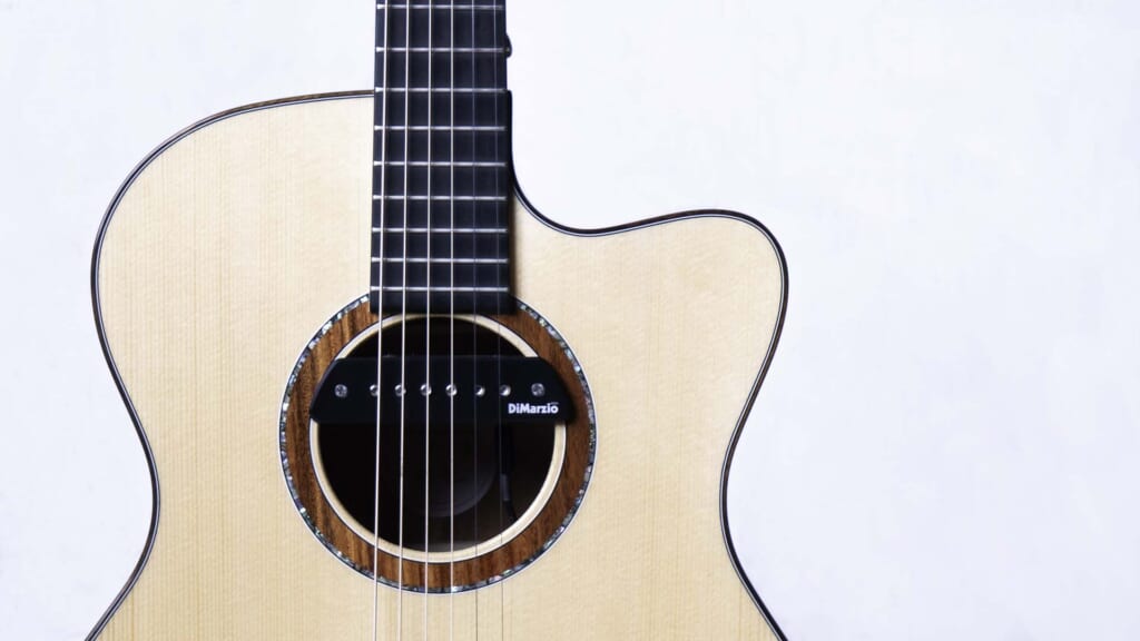 まるやまたつやの愛器＝ヘッドウェイHOC-NORTHBIRDと空間を鮮やかに彩るペダルボード