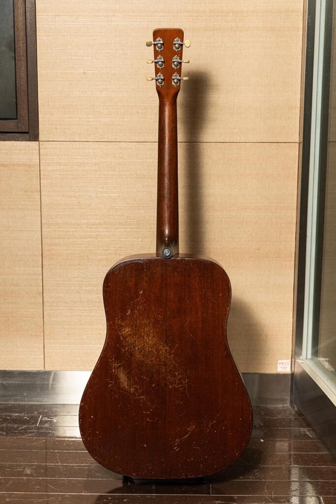 和田唱の1956年製Martin D-18（背面）