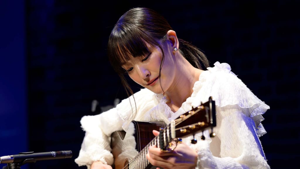 花実茜音インタビュー【Morris FingerPicking Day 2025】アコースティック・ギター・マガジン賞