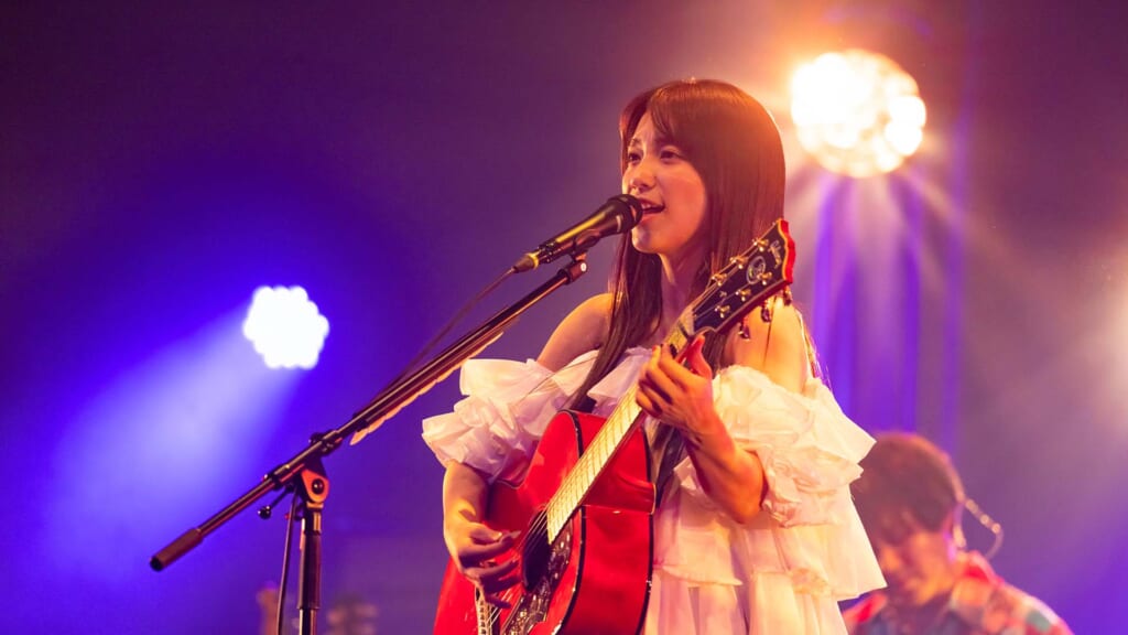 miwaが語る、15年の成長を詰め込んだベスト盤と、キャリアを支えたアコギという存在