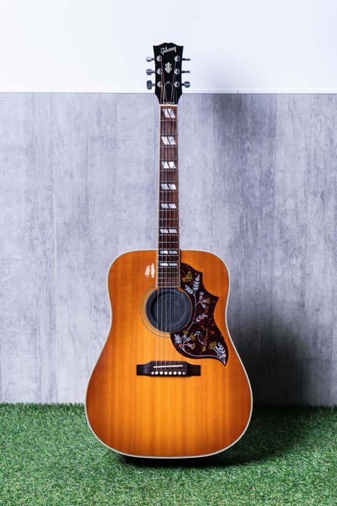 Gibson／Hummingbird（前面）