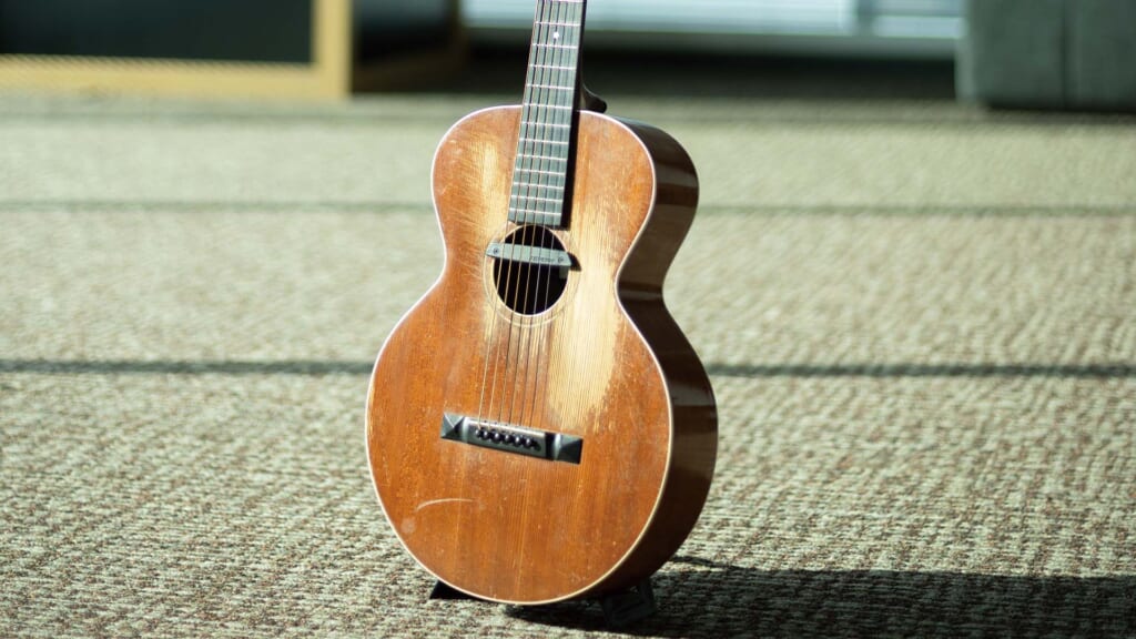 吉澤嘉代子の1927年製 Gibson L-1｜AGM GUITAR GRAPH -Volume 98-