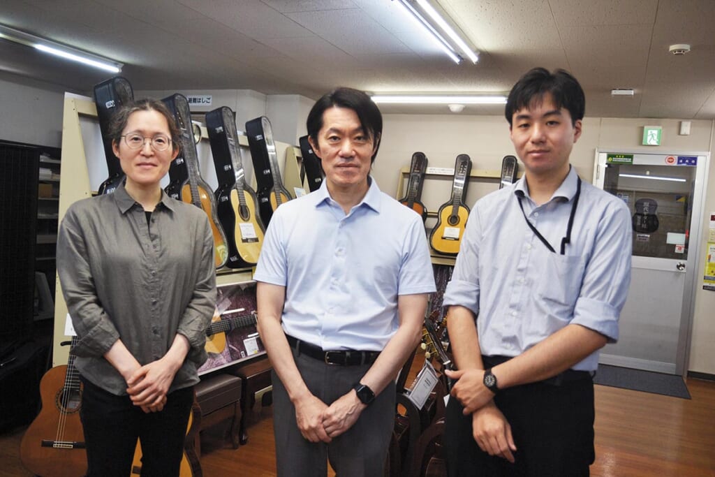 左から店長の稲葉治美氏、営業推進部の櫛引孝暢氏、千葉宏眞氏