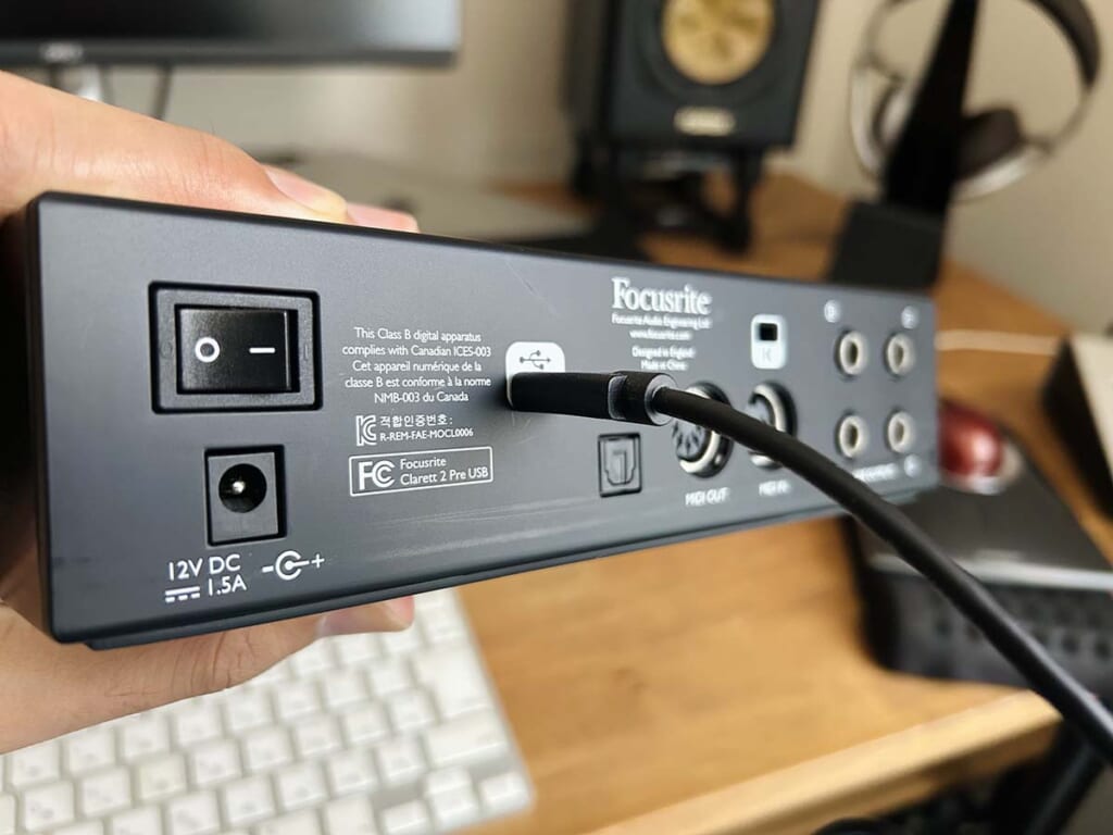 こちらはUSB(Type-C)接続。バスパワーでもアダプターからでも電源供給出来るモデルです。
