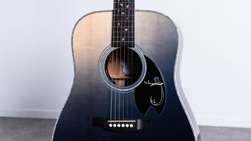 『ユイカ』が愛用するヘッドウェイの青富士桜と、歴代使用ギターについて紹介！