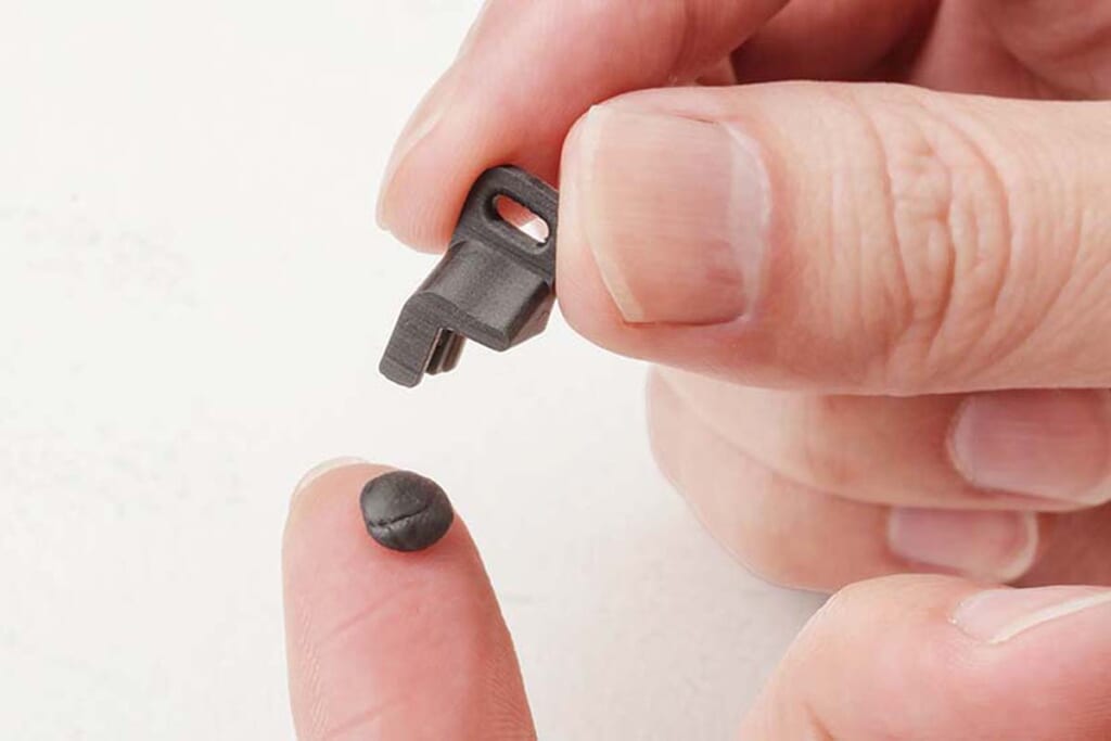 取り付け用のパテとアタッチメント