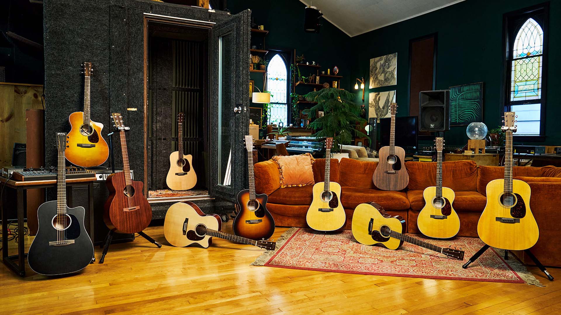 マーティンの新しいRoad SeriesがNAMM 2026で発表　Modern／Retroの2バージョンで計18本のエレアコが新登場