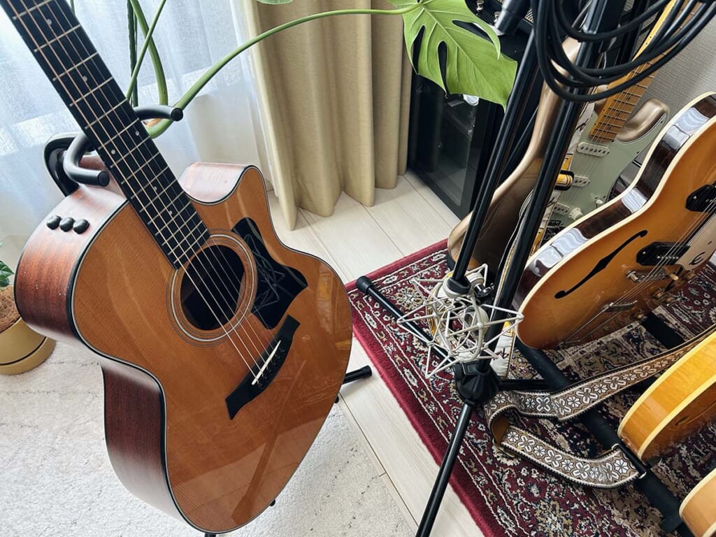 カーテンとラグ