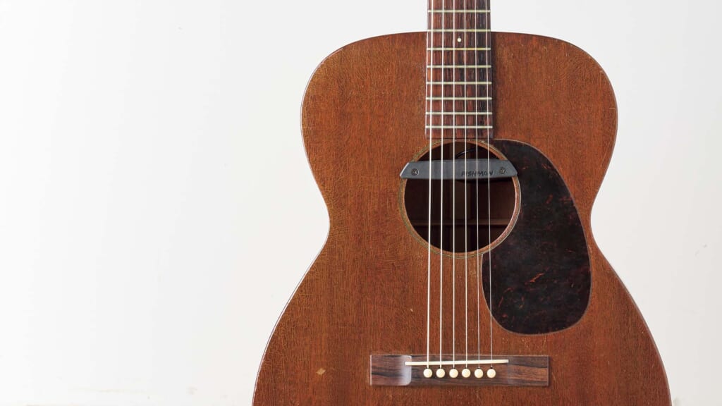 藤原さくらがライブでも愛用する1943年製のマーティン00-17