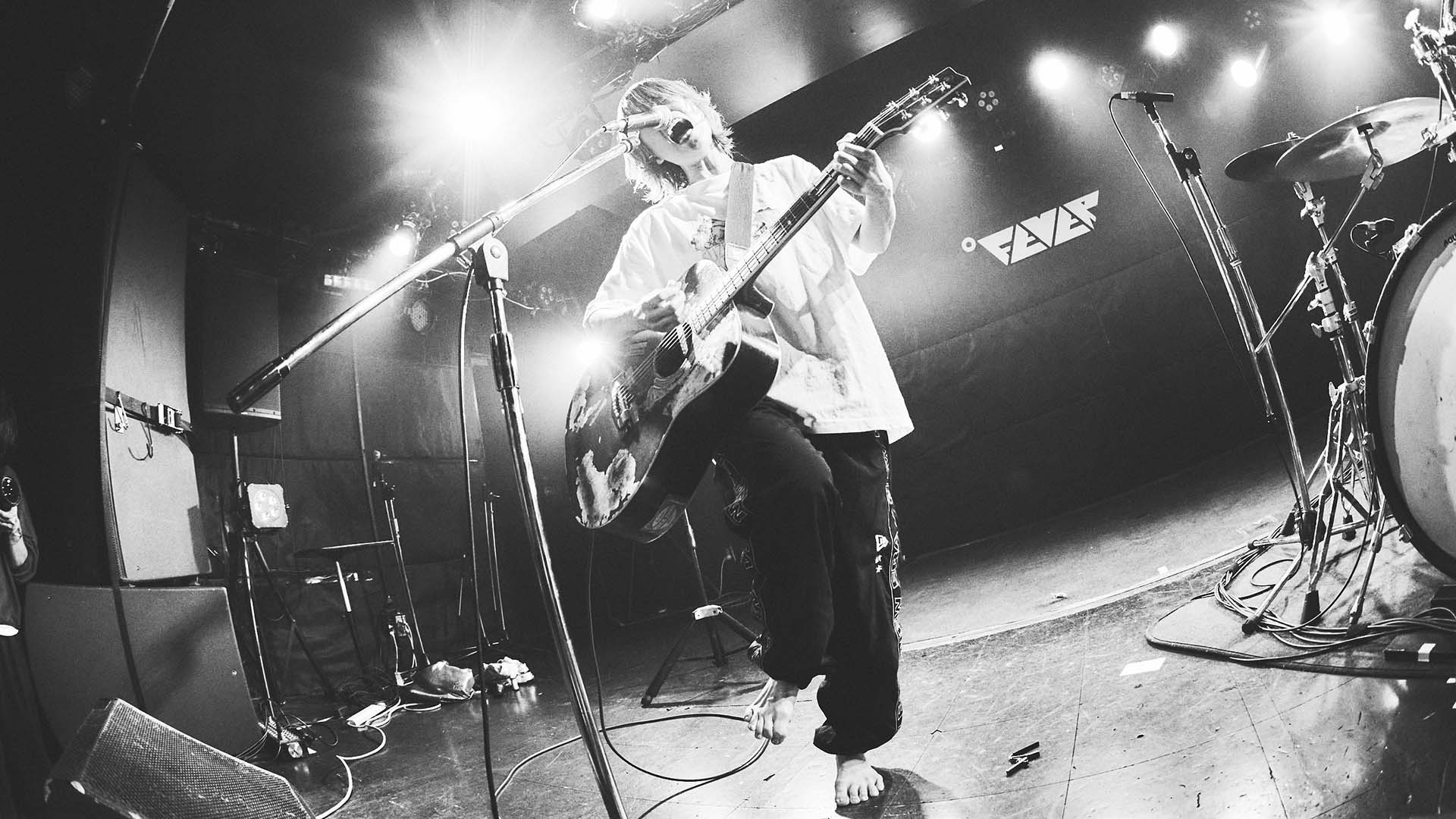 アコギがもたらす“呪いと救い”──鈴木実貴子ズが語る、新作『いばら』とアコギの魅力