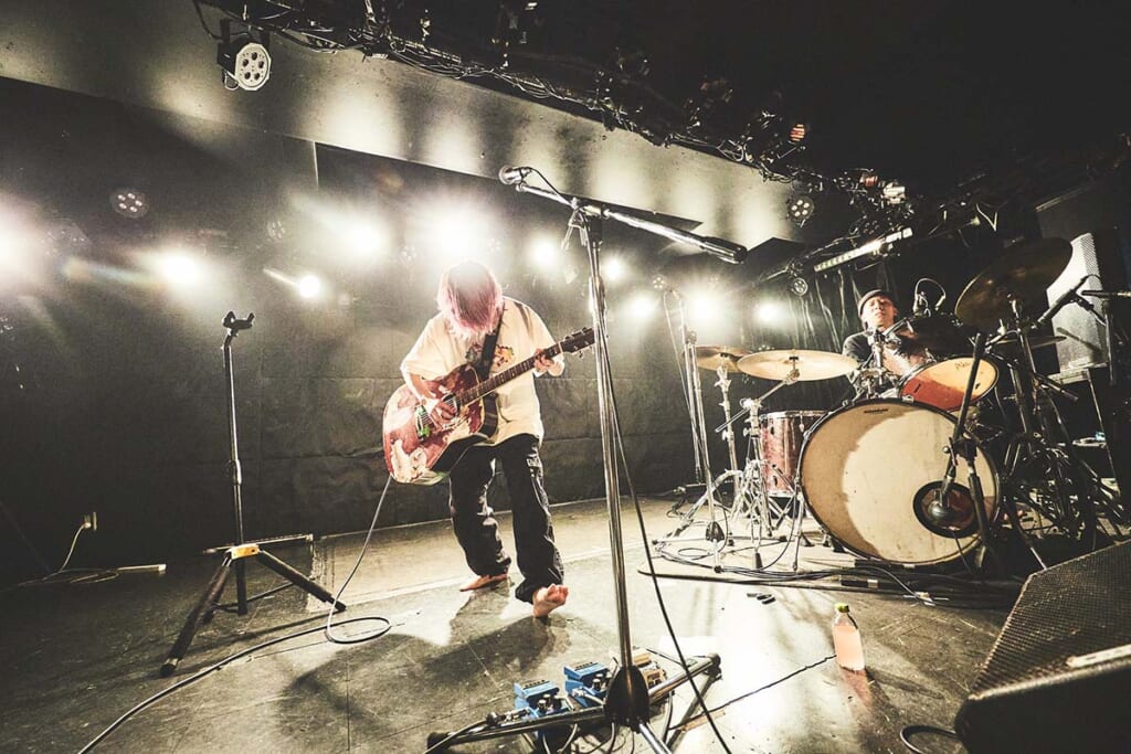 鈴木実貴子ズ（左＝鈴木実貴子／v, g、右＝ズ／d）