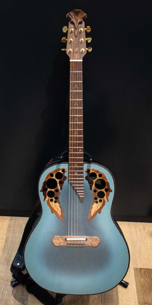 Ovation/Adamas 1687GT(前面)