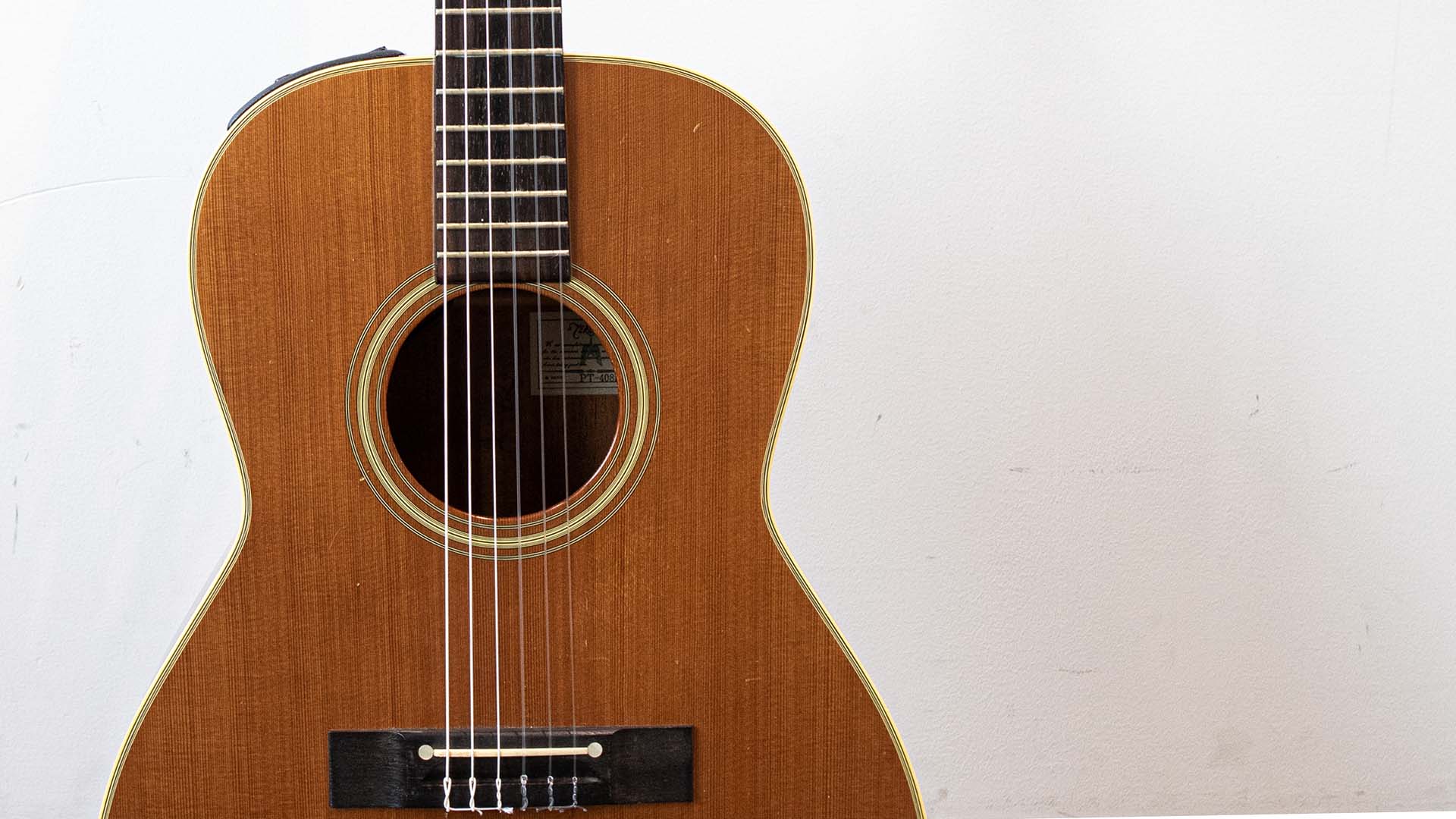 MIZの玉置周啓が新作『轉角民宿』のレコーディングで使用した2本のガット・ギター