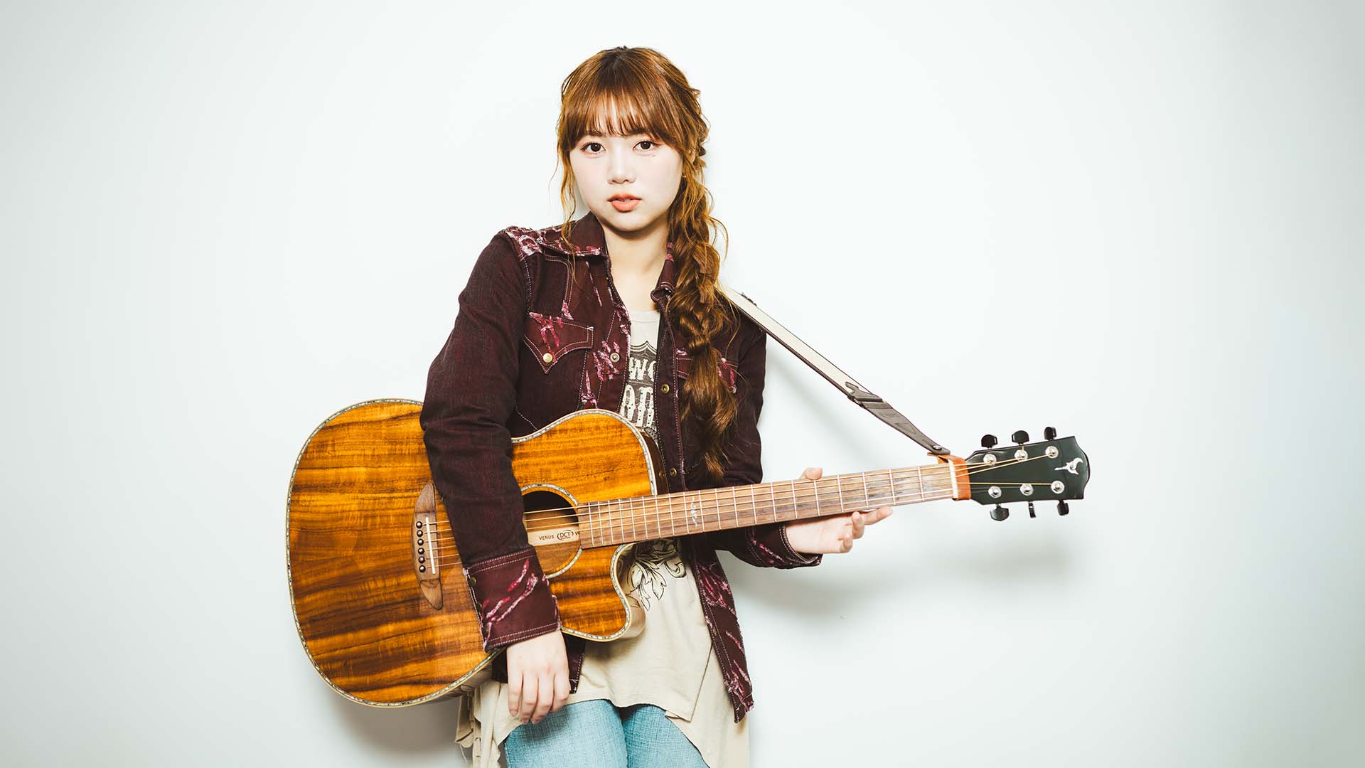 “アコギは音楽と一番近い存在”──ふみのが語る、アコギを使った作曲とプレイのこだわり