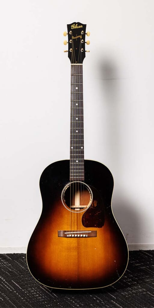 Gibson／1942 Banner J-45 Light Aged（前面）