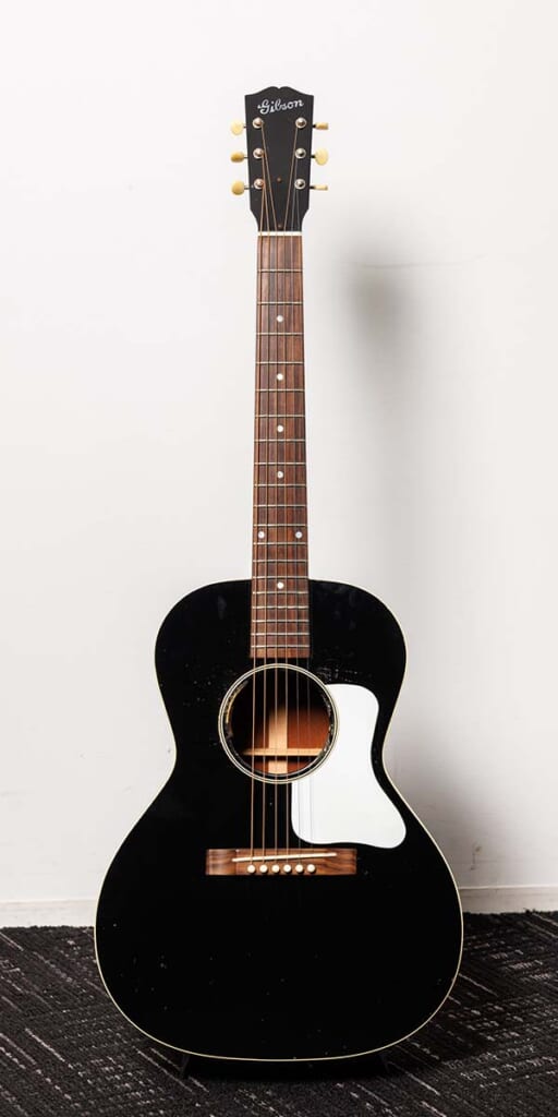 Gibson／1933 L-00 Ebony Light Aged（前面）