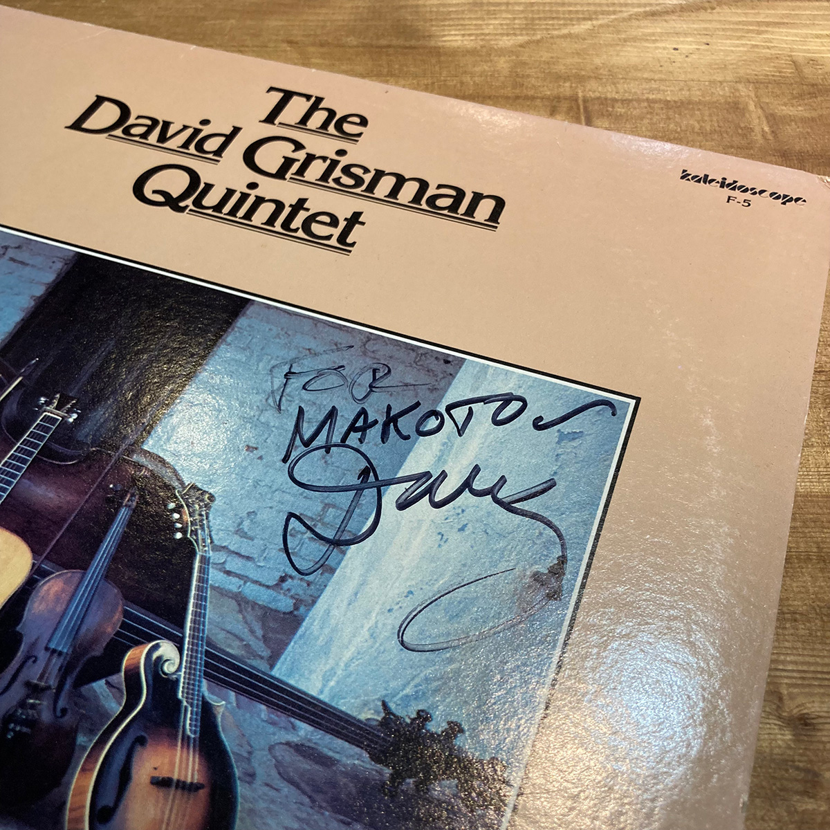 カッコ良いマンドリンが聴けるアルバム【第5回】デヴィッド・グリスマン・クインテット『David Grisman Quintet』 |  アコースティック・ギター・マガジンWEB